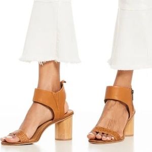 NWOT Lucky Brand Pomee Sandals Tan and White Si…